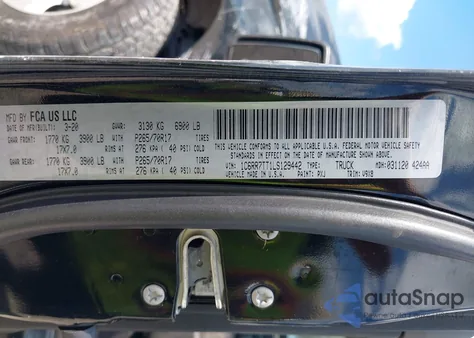 2020 Ram 1500 Classic Slt z USA, uszkodzony, nr VIN 1C6RR7TT1LS129442